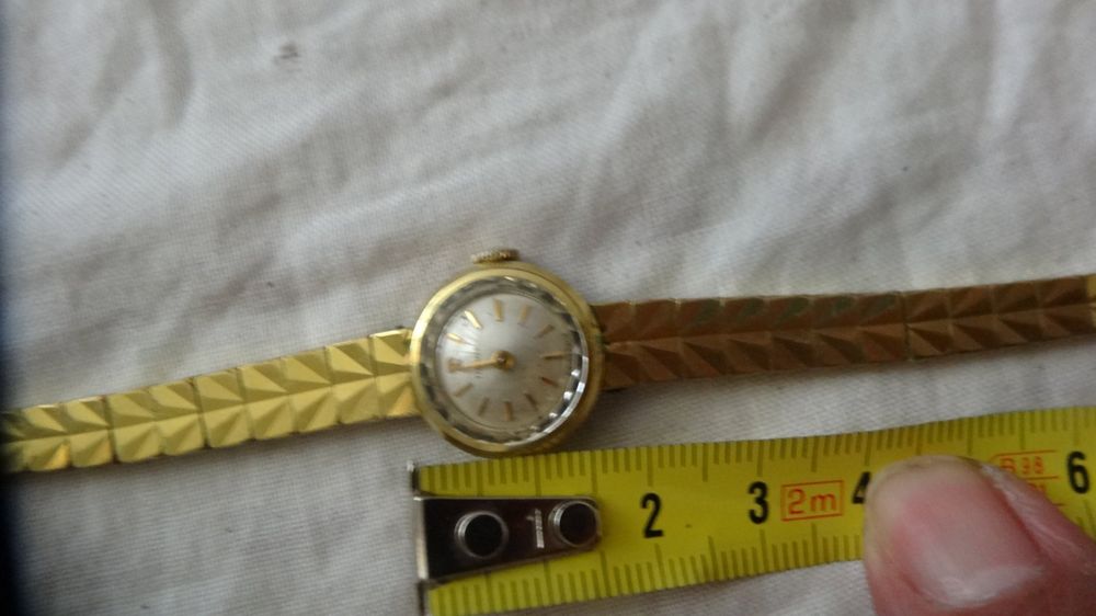 Tissot Montres: TISSOT SEHR KLEINE DAMEN UHR.HANDAUFZEUG.NICHTLAUFT-- – D'occasion à zürich par ahmad01 2