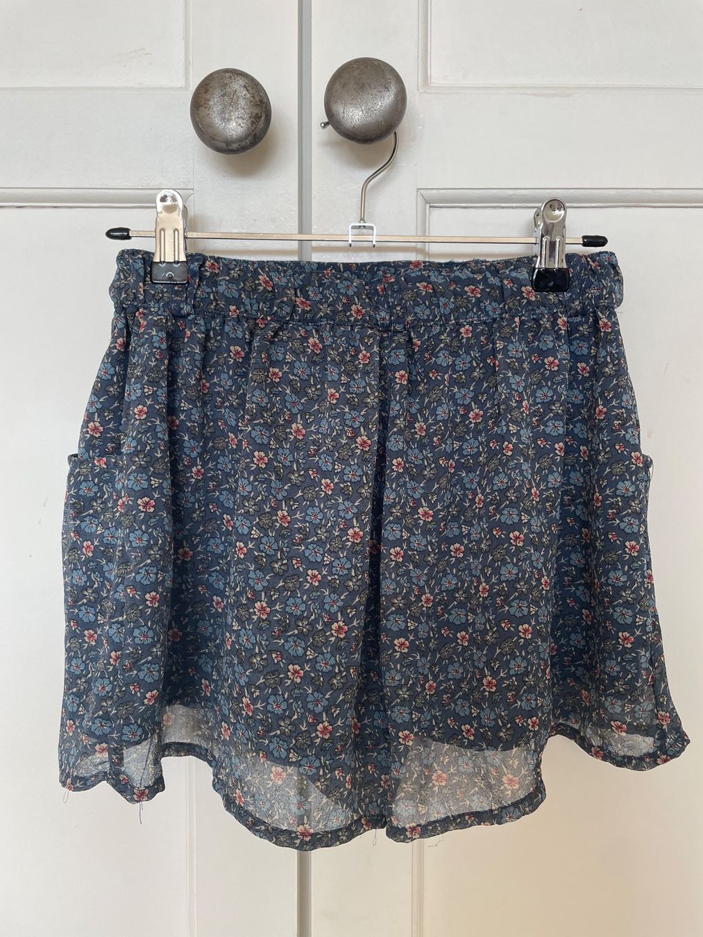 H&M Hosen: Short fleuri H&M femme - Taille 32 – Gebraucht aus Geneve von Margot_22 2