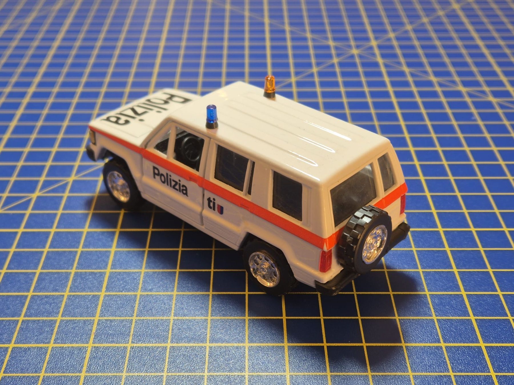 Modellini d'auto: Isuzu Kantonspolizei Tessin 1:43 – Usato da Lachen SZ venduto da myr_qk5y 1