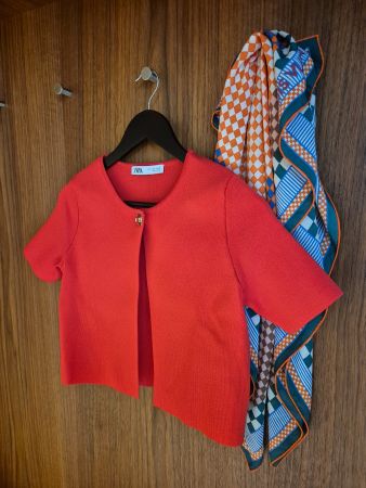 Neuer Bolero in Korallenrot