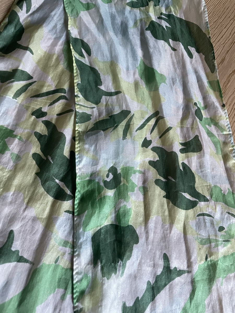 Foulard & Sciarpe: 100% silk scarf with green floral pattern 174cm – Usato da Embrach venduto da lau_2gtp