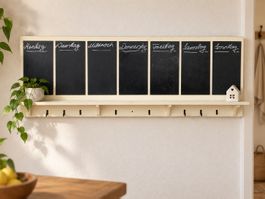 Weisse Wandtafel und Wochenplaner mit Ablage und Haken ab 1.