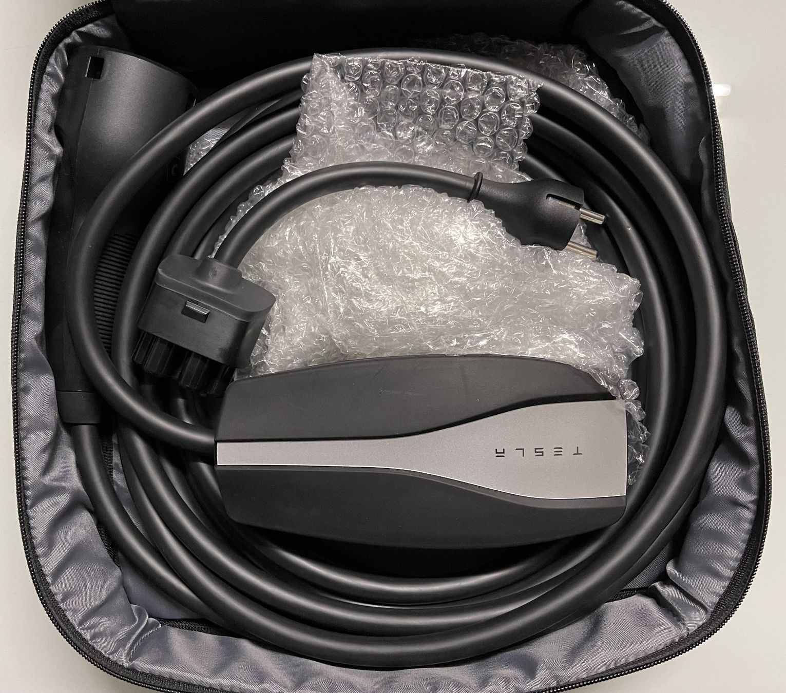 Tesla Tutti pezzi di ricambio auto: Tesla Mobiles Ladeset - Schuko – Nuovo e nell'imballaggio originale da Oftringen venduto da vuc_frq6 2