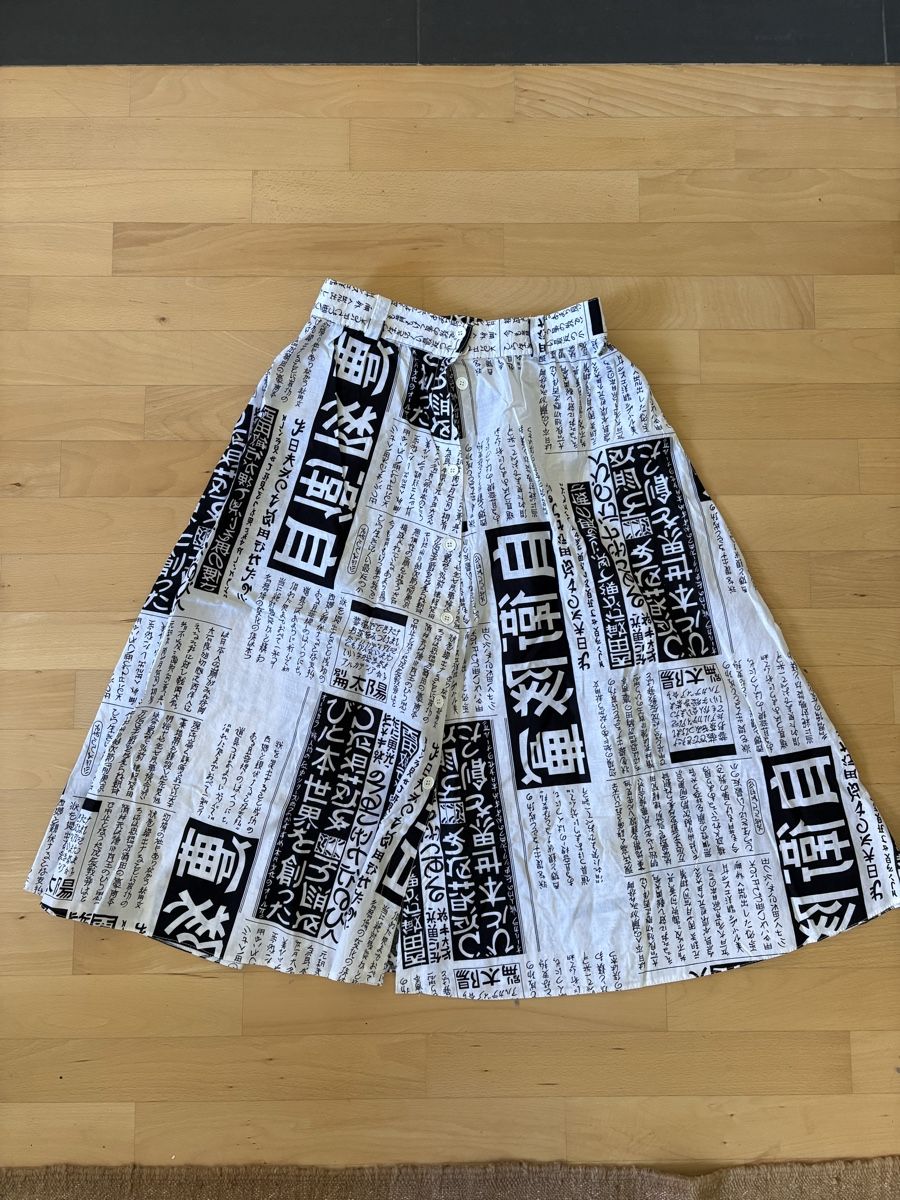 Gonne: Jupe/Rock mit japanischen Zeichen Print – Nuovo (secondo la descrizione) da Zürich venduto da steph07