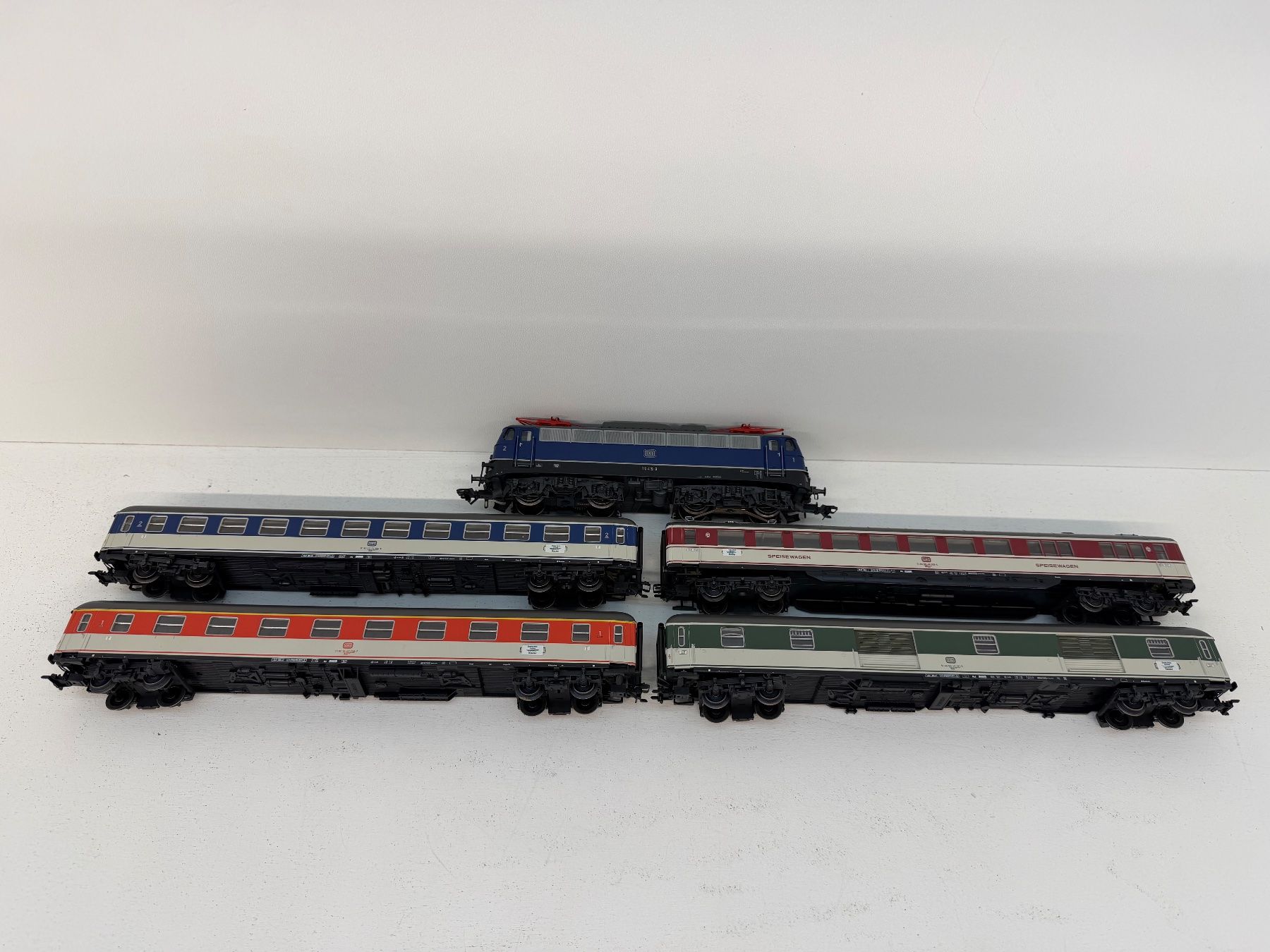 Märklin Modelleisenbahnen: Märklin Schnellzugpackung "Pop-Farben" 26512 – Gebraucht aus Büsserach von ModellbahnDepot 4