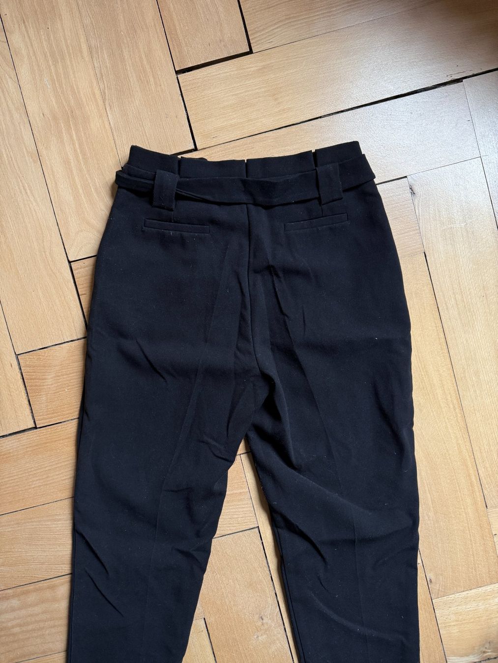Pantaloni: KIOMI - Paperbag Hose schwarz 34 – Usato da Zürich venduto da Diazaio 2