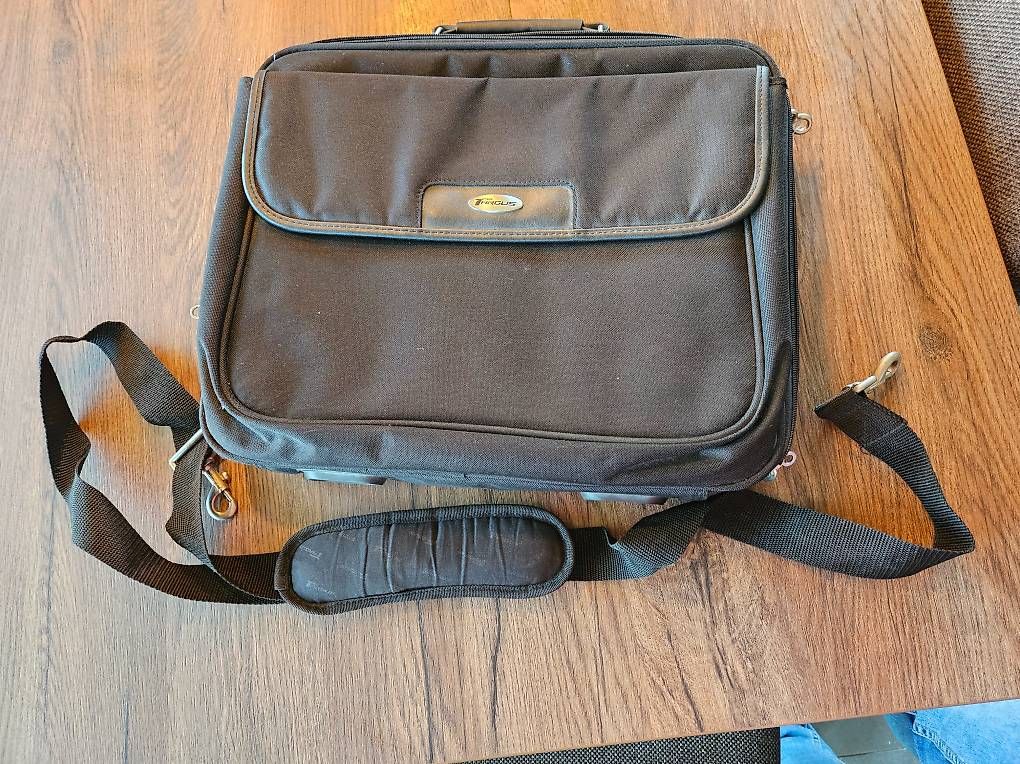 Covers & Borse: Laptop Schutzhülle Targus – Usato da Neudorf venduto da Vogelhof