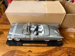 Buick Electra 225                   Road Champions 1:18