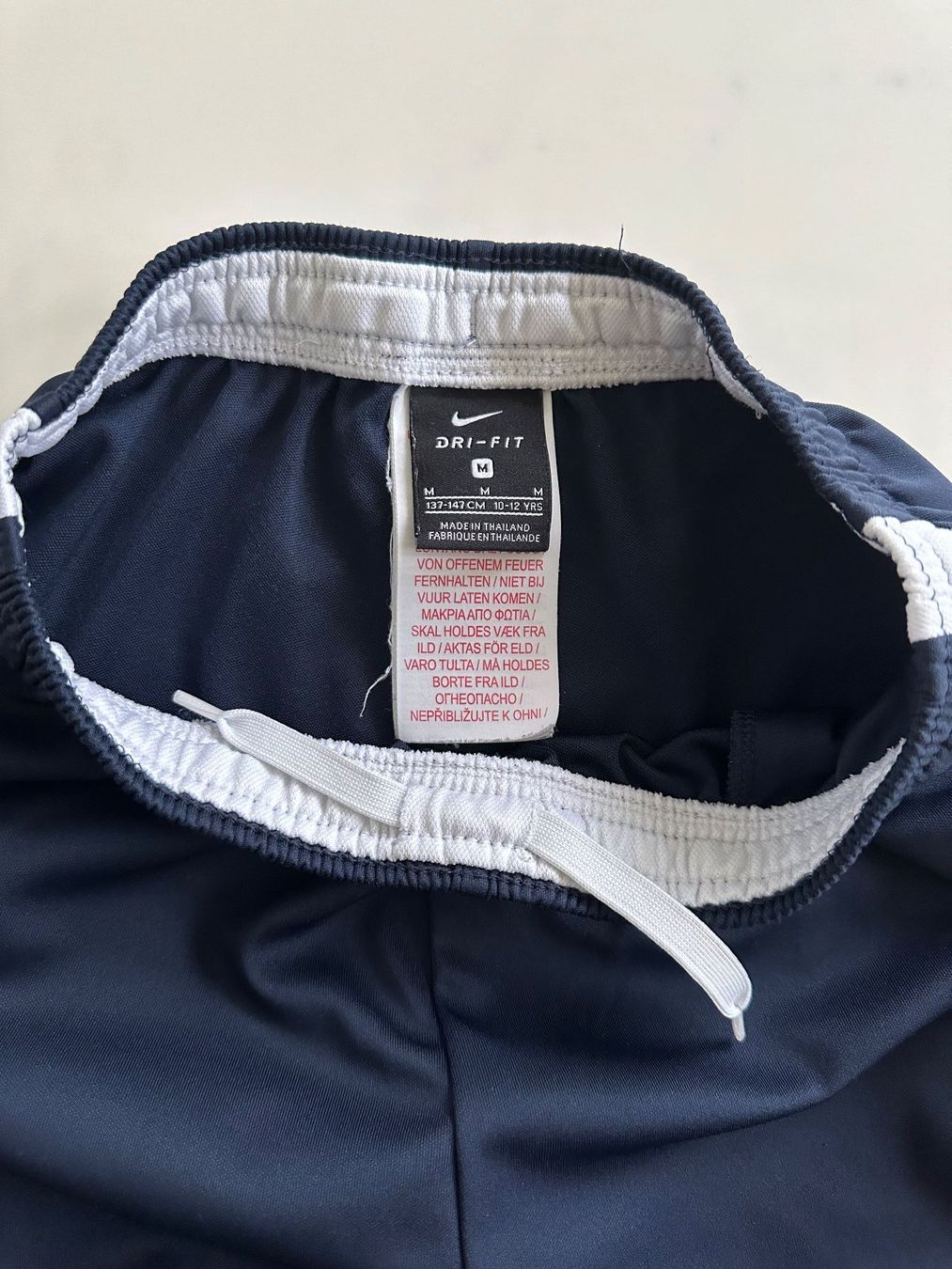 Nike Hosen: Nike Kinder Trainerhose Gr. 137-147 – Gebraucht aus Lausen von Swissart123 3