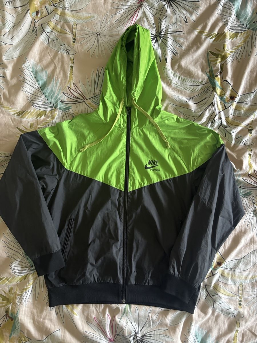 Nike Giacche: Coupe-vent Nike verte et grise Taille M – Usato da Lausanne venduto da ali_eddine