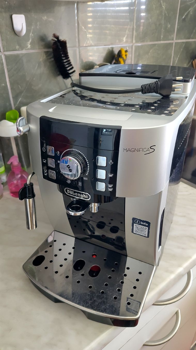 De'Longhi Macchine per caffè & Macchine per espresso: Kaffeemaschine Vollautomat – Usato da Zufikon venduto da DidierP.