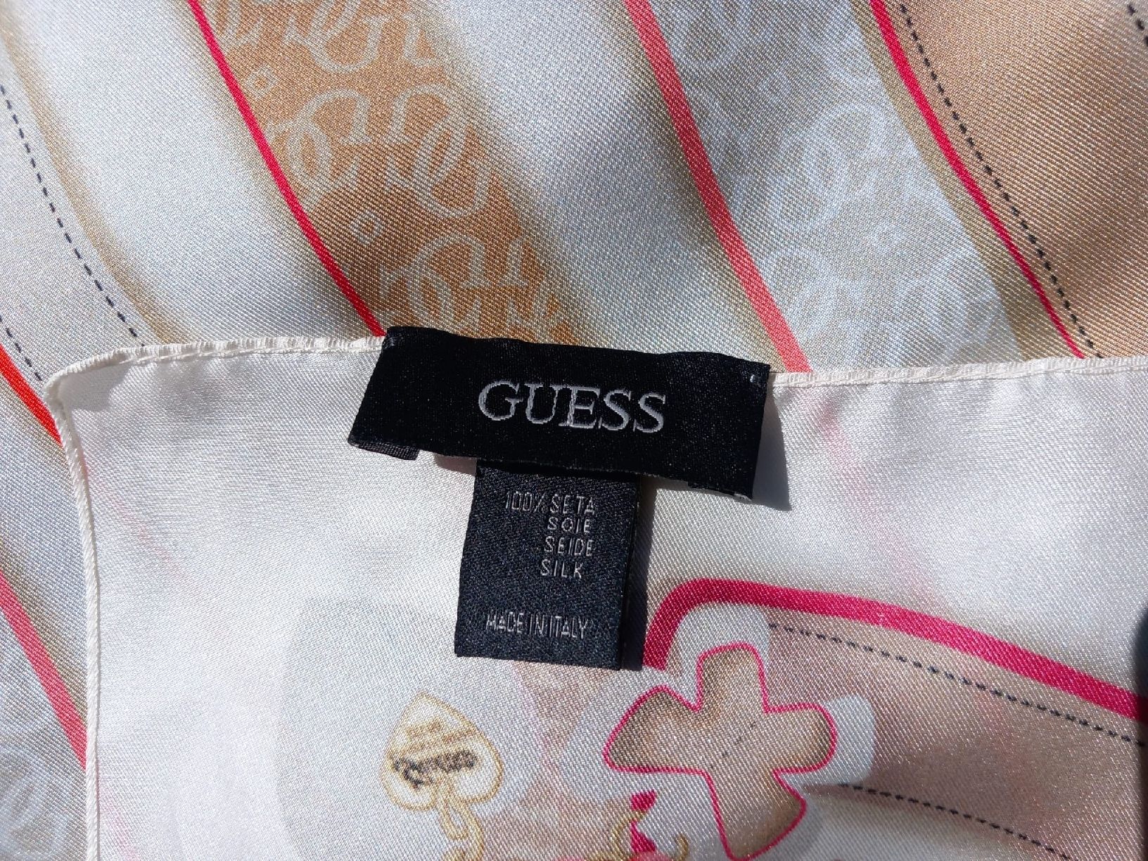Guess Foulards, Tücher & Schals: Seiden Tuch von Guess 50/50 cm – Gebraucht aus Winterthur von Jopf1 5