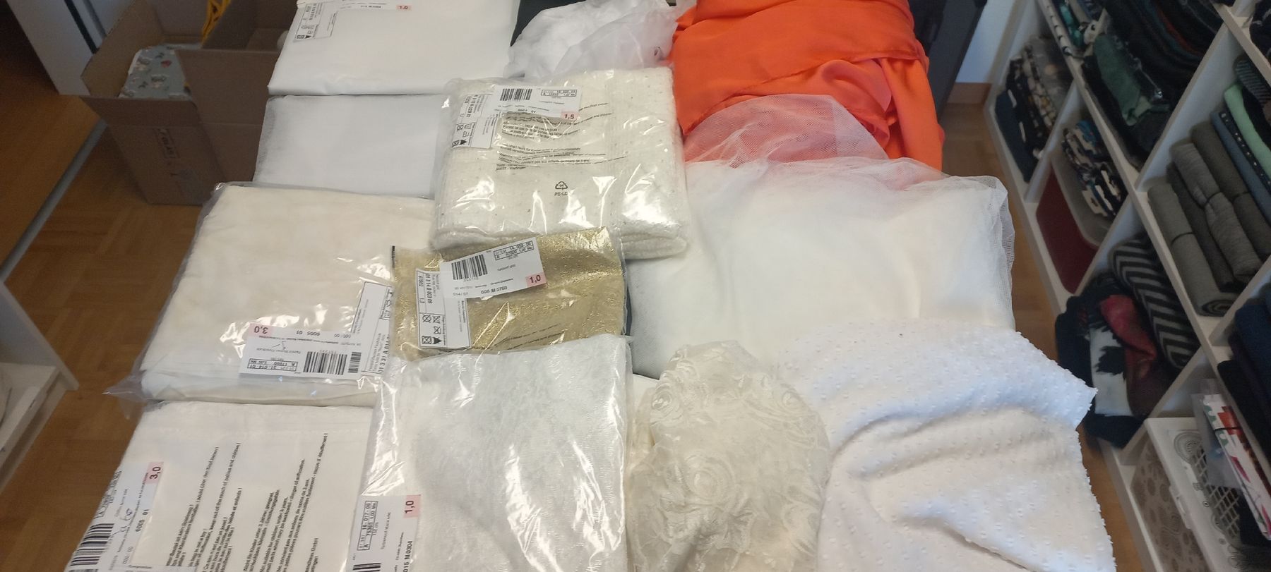Tessuti: Spitzen, Chiffon,Tüll Stoffpacket – Nuovo e nell'imballaggio originale da Flawil venduto da nimyqu