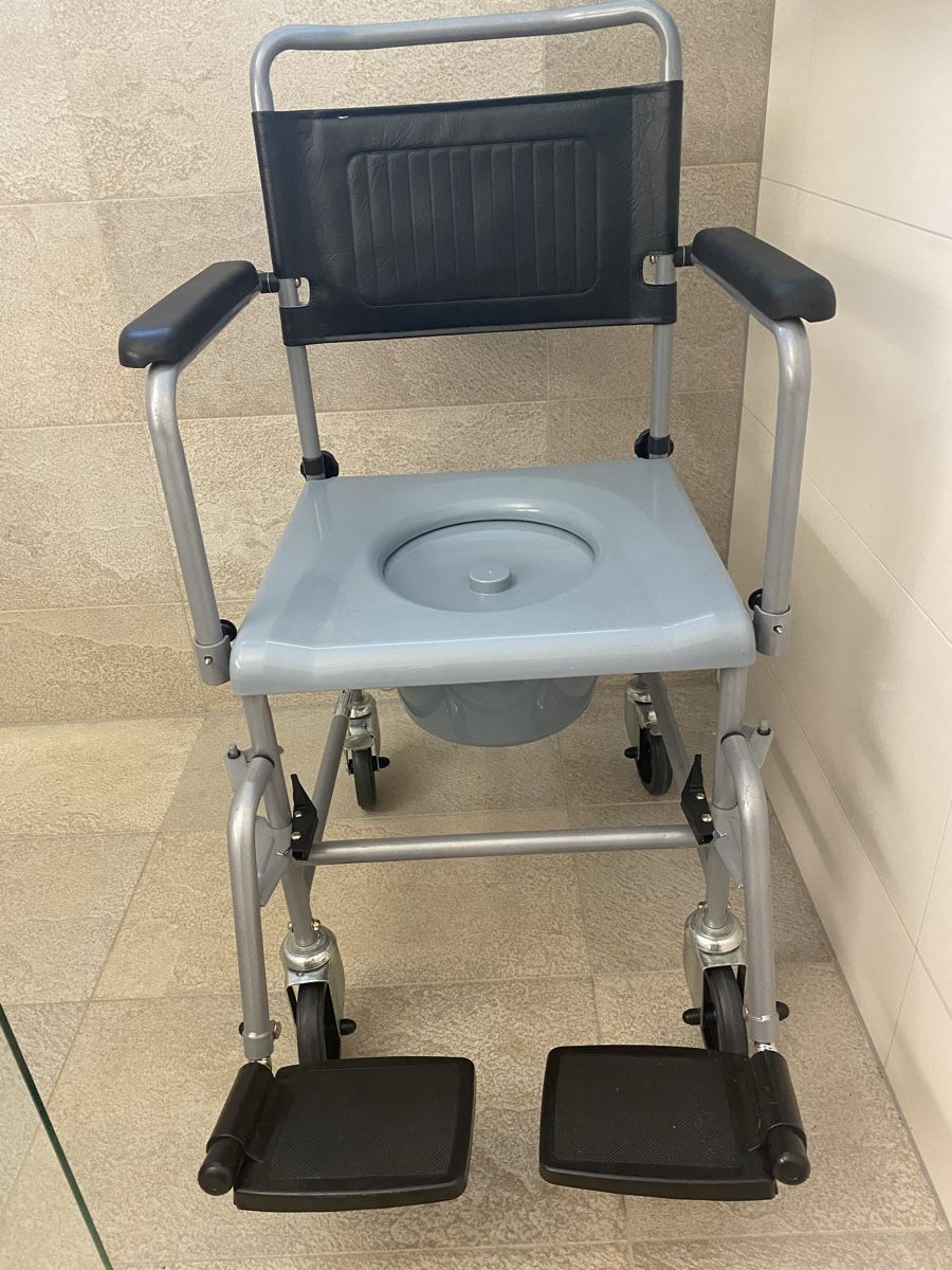 Rollstühle: Rollstuhl Dusche/Toilette mit Eimer gebraucht funktionsfähig – Gebraucht aus Effretikon von Kiri013
