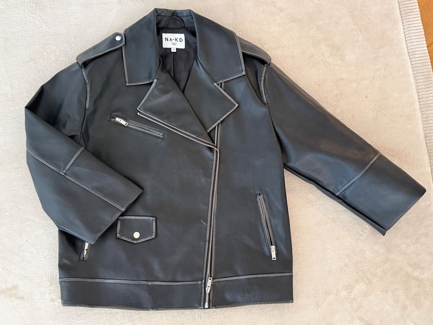 Na-kd Jacken: NA-KD Lederjacke – Neu (gemäss Beschreibung) aus Uzwil von Hyrije.s