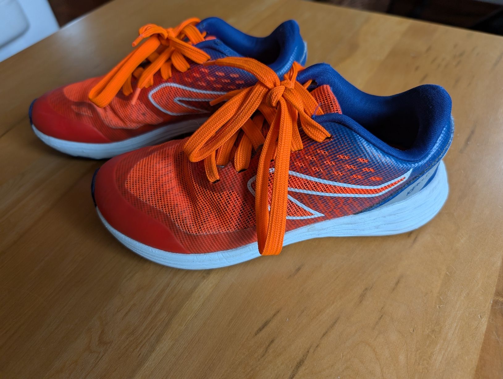 Decathlon Scarpe per ragazzi: Hallenschuhe, Gr. 33 – Usato da Winterthur venduto da voan