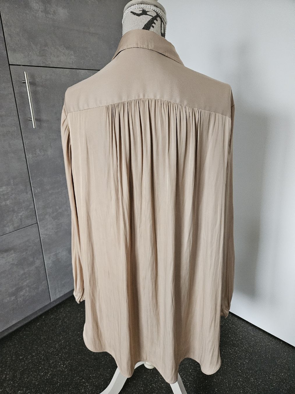 Opus Camicette: OPUS Bluse Hemd oversize Gr 44 Beige seidiger Fall – Nuovo (secondo la descrizione) da Anwil venduto da tamoos 2