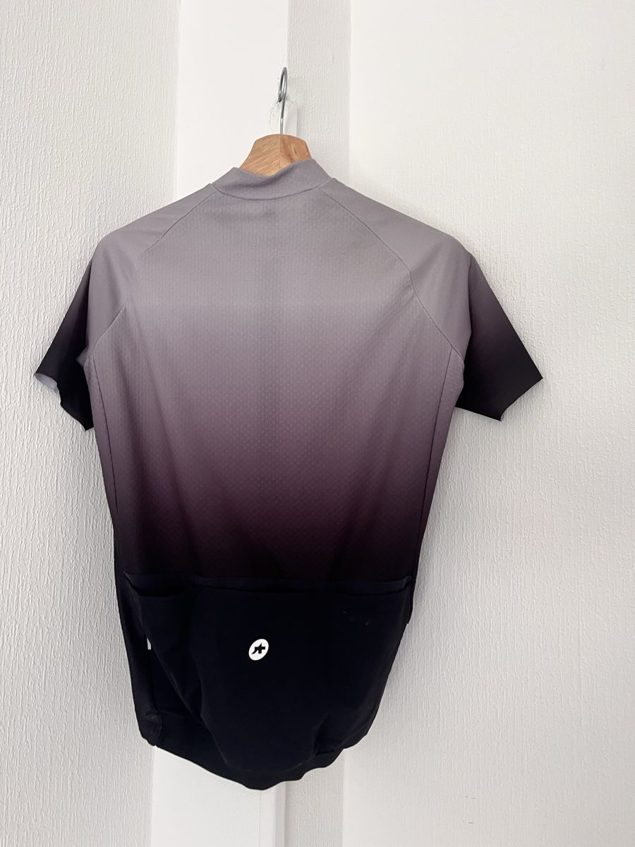 Assos Leibchen & Hosen: Assos cycling jersey size S gradient dark to light – Gebraucht aus Lausanne von Danash 6