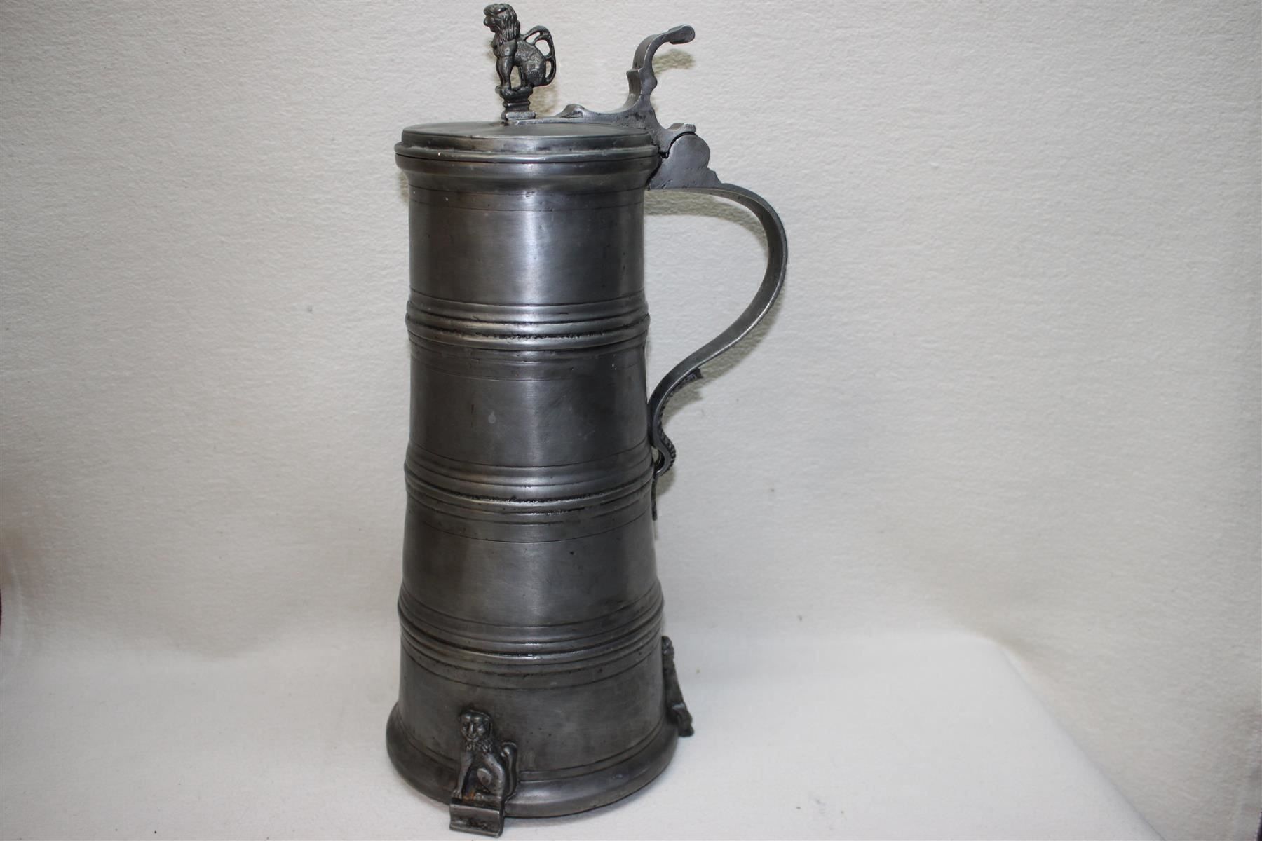 Caraffe: Grosser Zinnkrug mit Deckel – Usato da Thun venduto da Fbchm