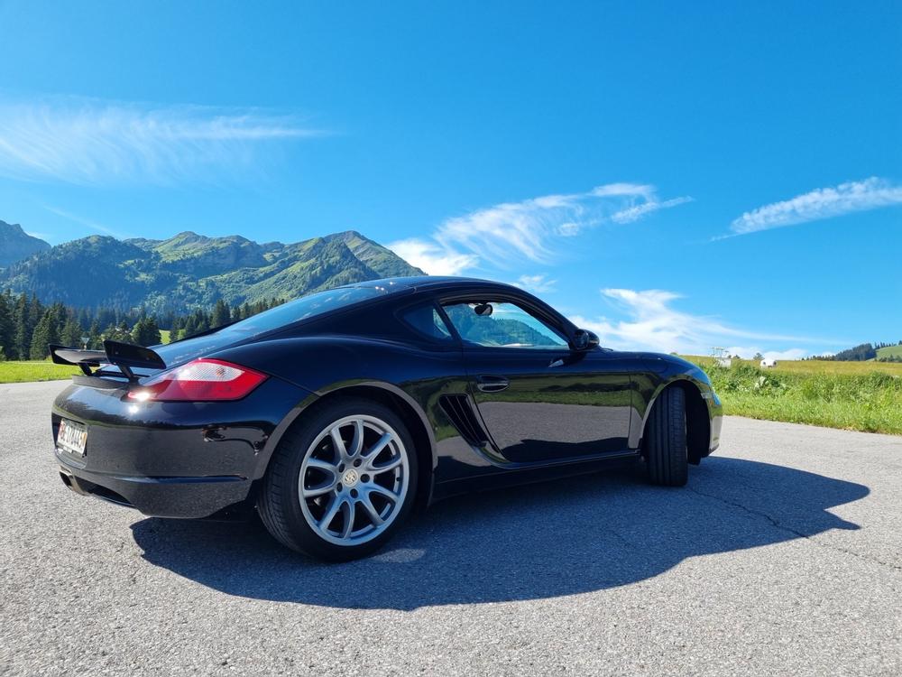 Porsche Cayman 2.7