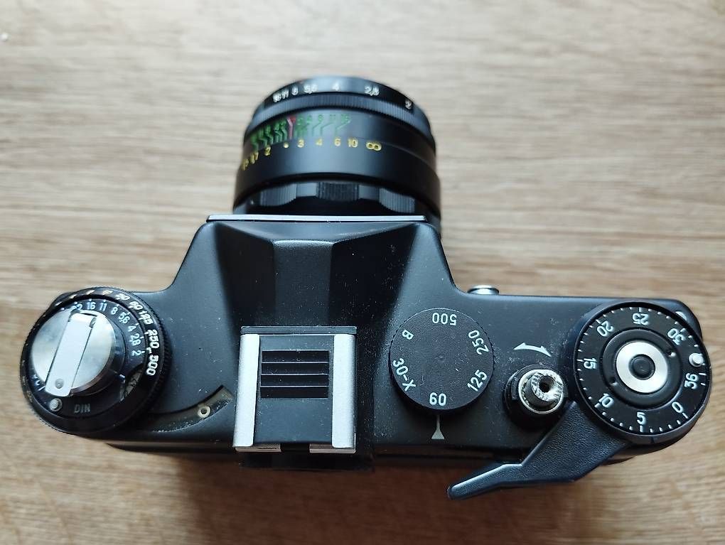 Appareil photo: Zenit ET Spiegelreflexkamera mit Helios-44-2 Objektiv – D'occasion à Berikon par m1l3n 3