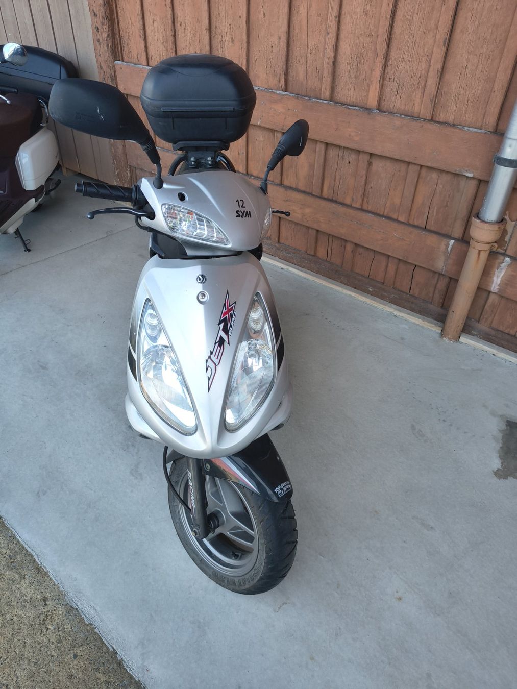 Sym Scooter: Motorroller SYM Jet X 50 silber schwarz mit Topcase – Difettoso da Laufen venduto da Dreier_Motos_AG 3