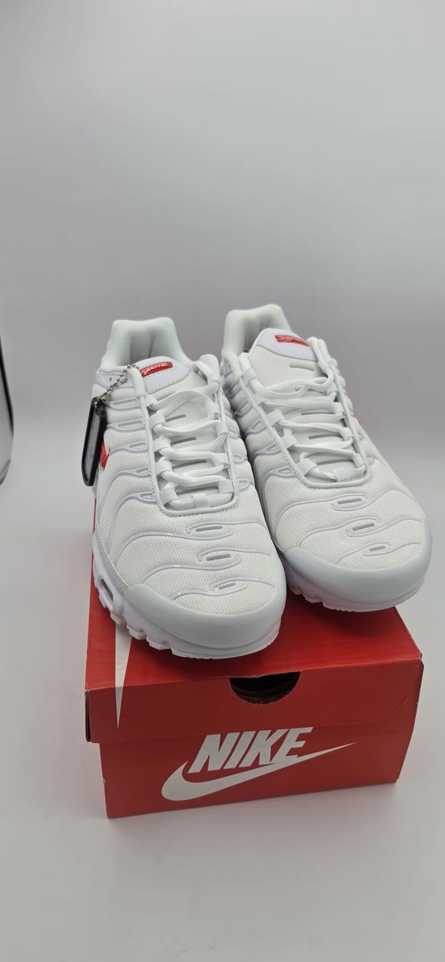 Nike Herrenschuhe: Nike Air Max Plus TN Weiss/Rot Grösse 42  – Neu und originalverpackt aus Nürensdorf von mob_v52r