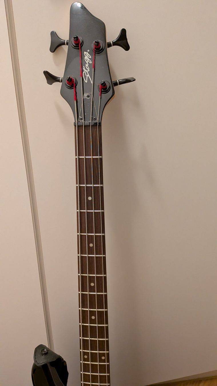 Strumenti musicali: Guitare E-bass Stagg – Usato da Apples venduto da lverschu 2