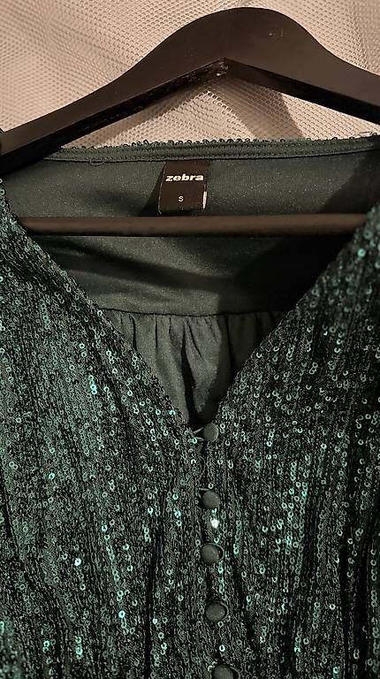 Kleider: Robe courte Zebra vert émeraude – Gebraucht aus Biel/Bienne von Cli 4