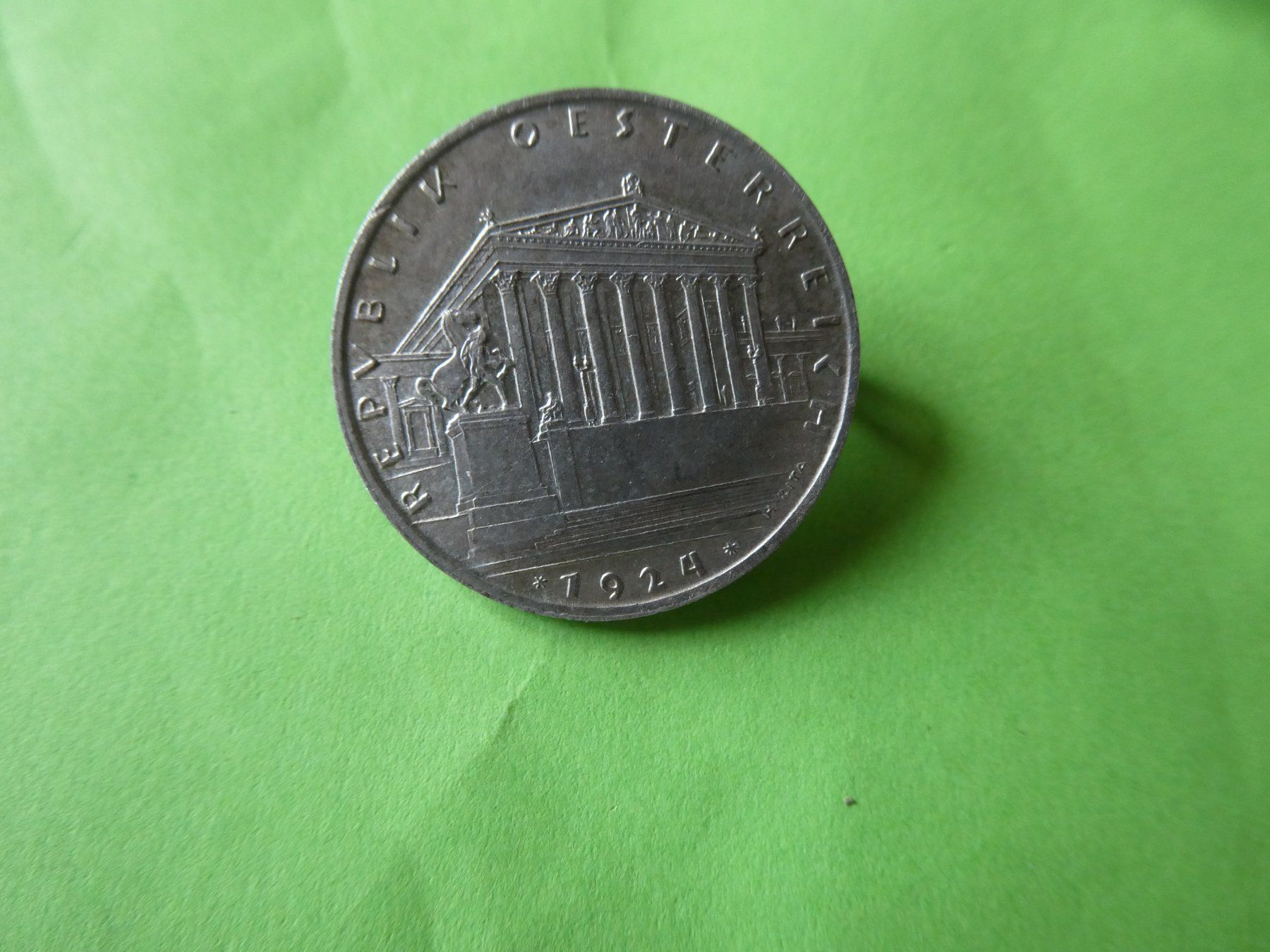 Tutti le monete: Oesterreich 1924, 1 Schilling Silbe als Brosche – Usato da Hinterforst venduto da Rohusri