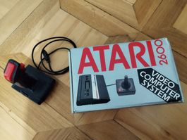 Atari 2600 Konsole mit Spielen - Retro Gaming Klassiker!