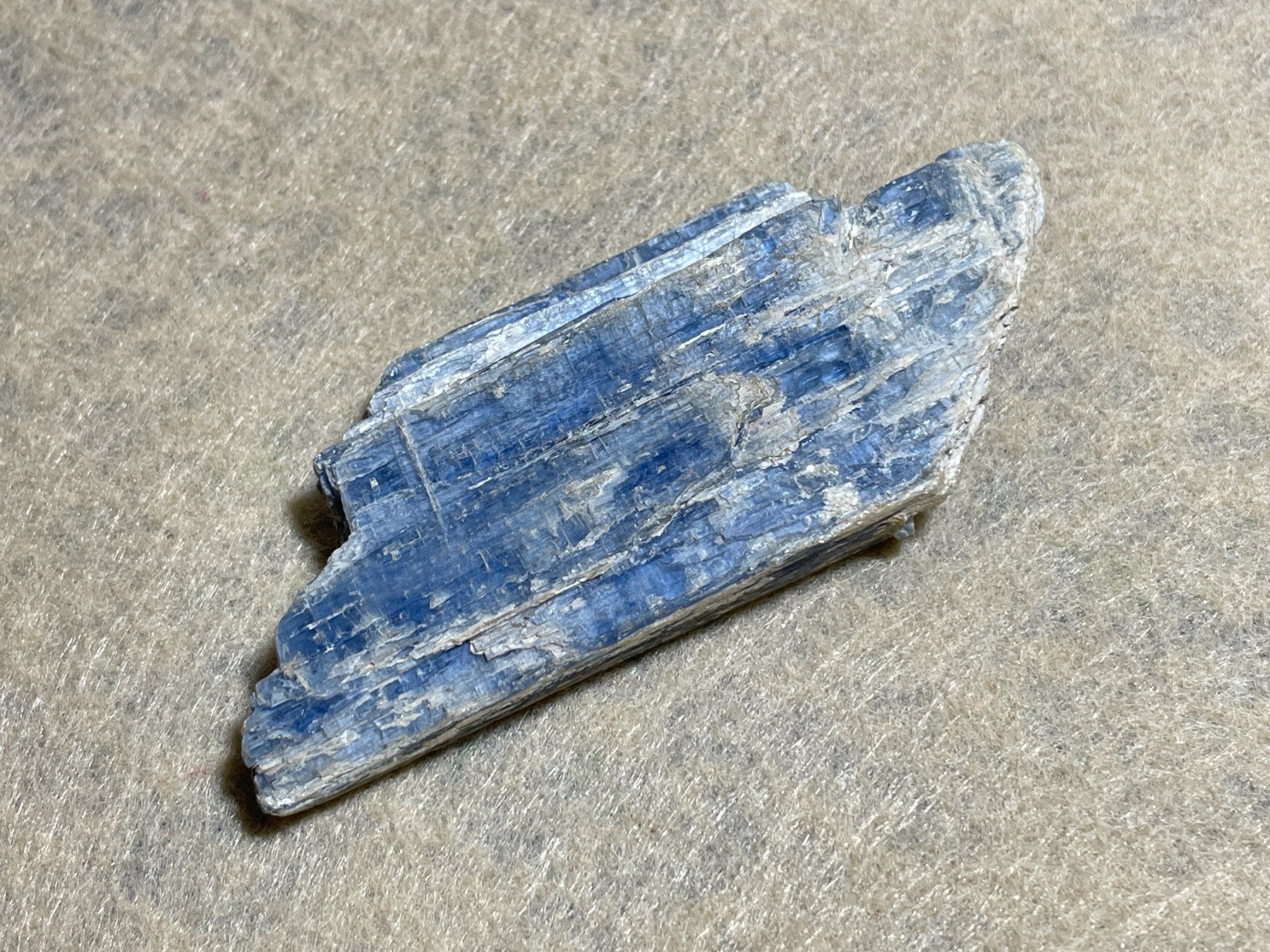 Minerali & Pietre curative: Grande Cyanite - Disthène – Nuovo (secondo la descrizione) da Cernier venduto da Tashi_Delek