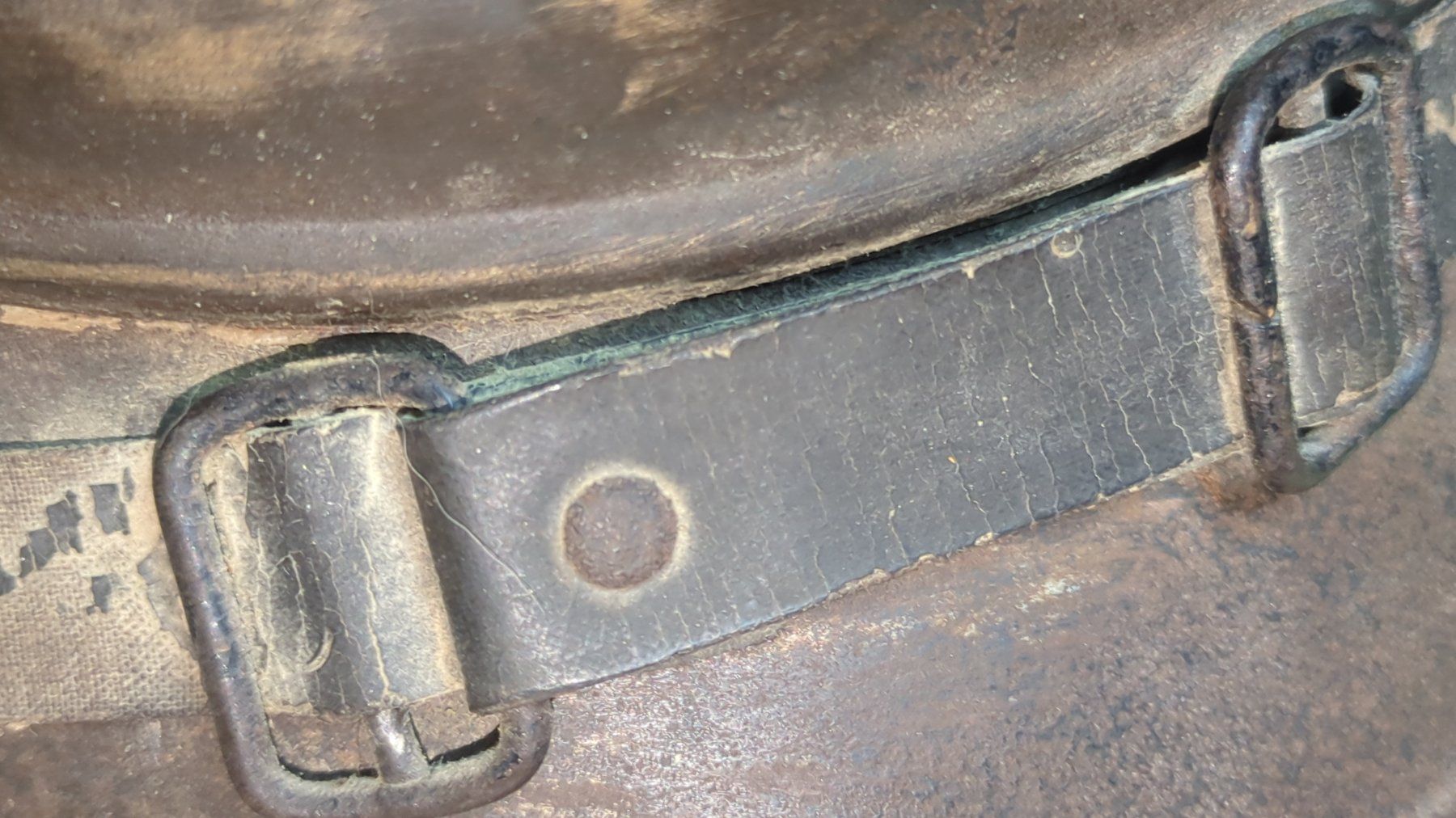 Uniformi & Effetti personali: Luftschutz Stahlhelm M38 "Gladiator" 3-Teilig – Usato da Buttisholz venduto da ArmeeShopCH 7