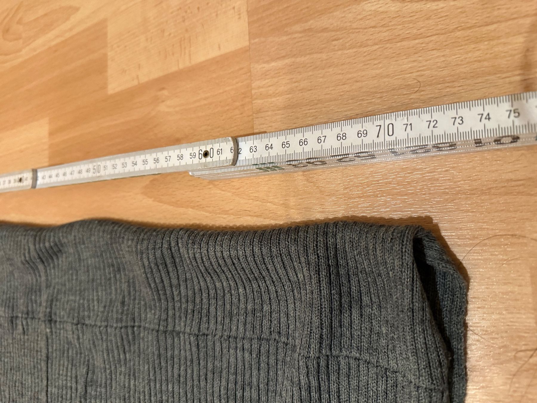 H&M Foulard & Sciarpe: H&M Ringschal – Usato da Birmensdorf ZH venduto da T_Richard 3
