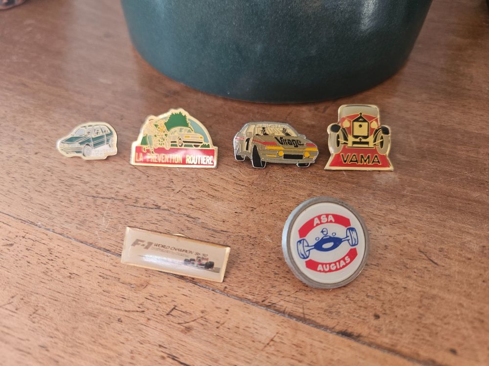LOT PINS VOITURE Peugeot N 2 EUR 4,90 - FR
