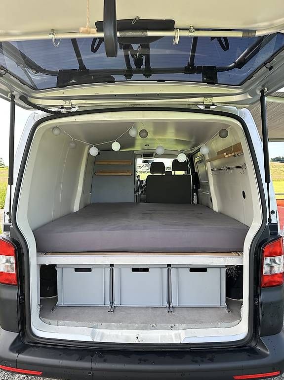 VW Camping Fahrzeuge: VW T5 4Motion Camper – Gebraucht aus Mettmenstetten von Cme.B 1