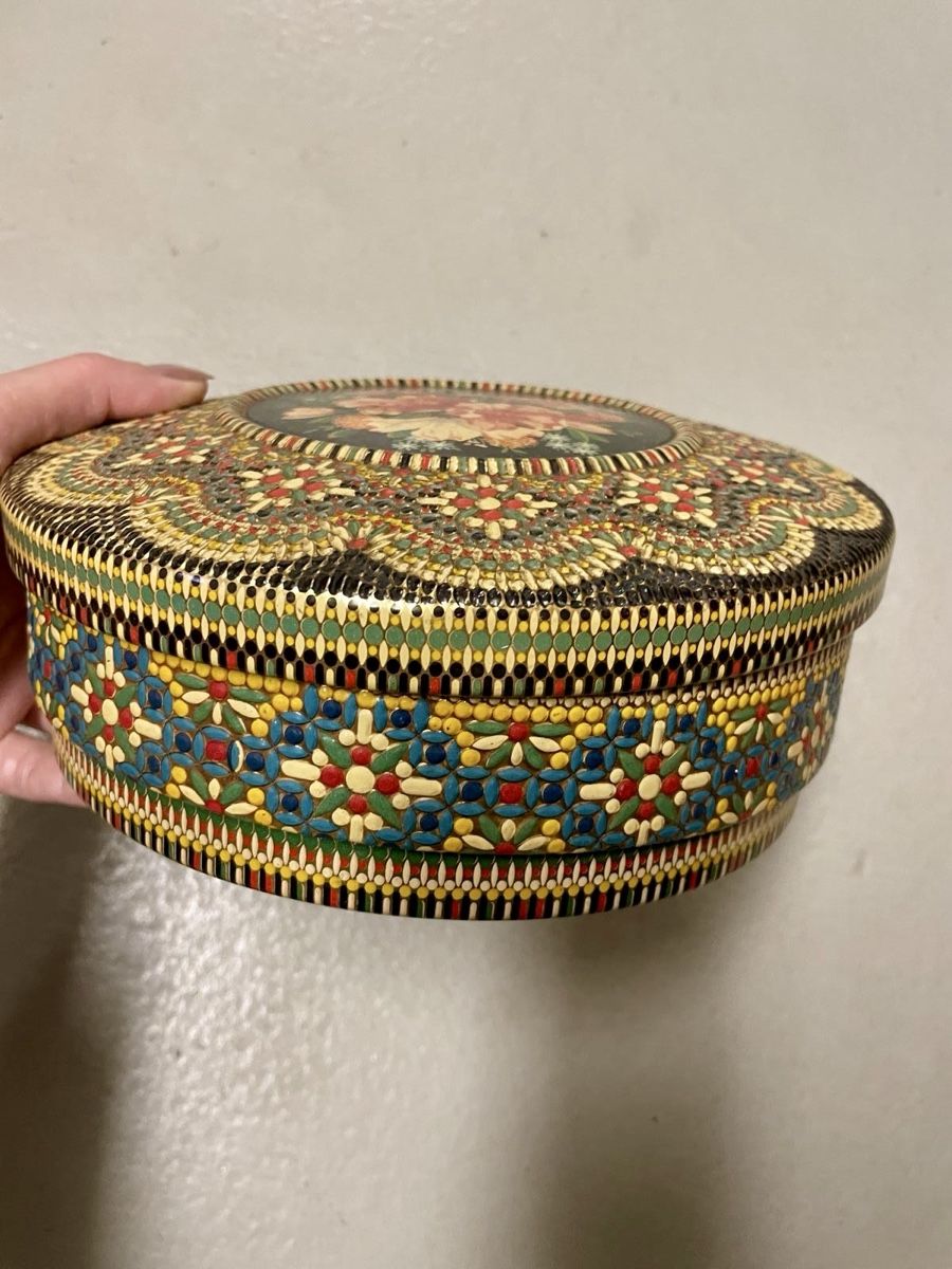 Tutte le decorazioni: Vintage Blechdose, Schmuckdose, Blümchen, rund, goldfarben, – Usato da Basel venduto da Ch2005 4