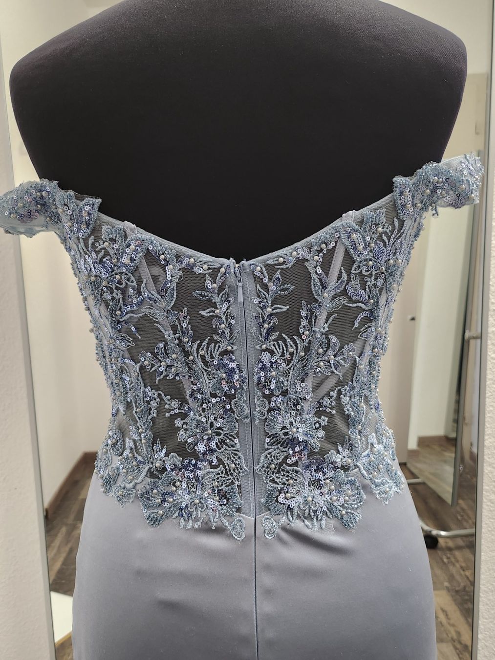 Vestiti: light Dusty Blue Kleid(graublau) – Nuovo (secondo la descrizione) da Uster venduto da VMT. 5