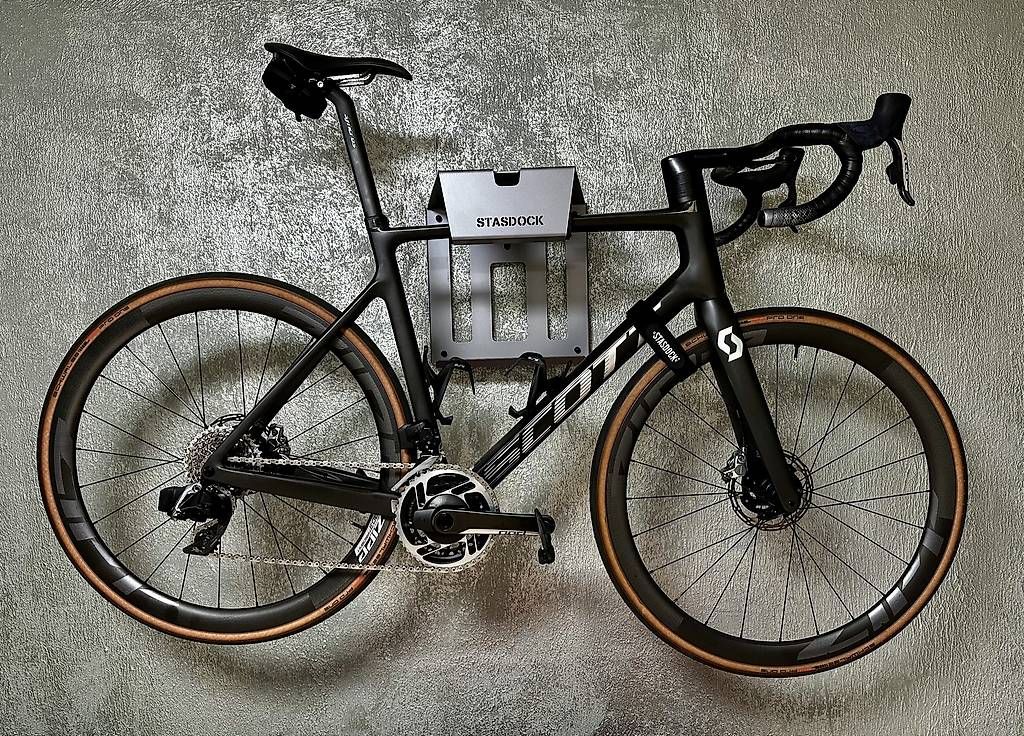 Scott Vélos: Scott Addict RC Ultimate taille 58 – D'occasion à Les Avants par Matt90