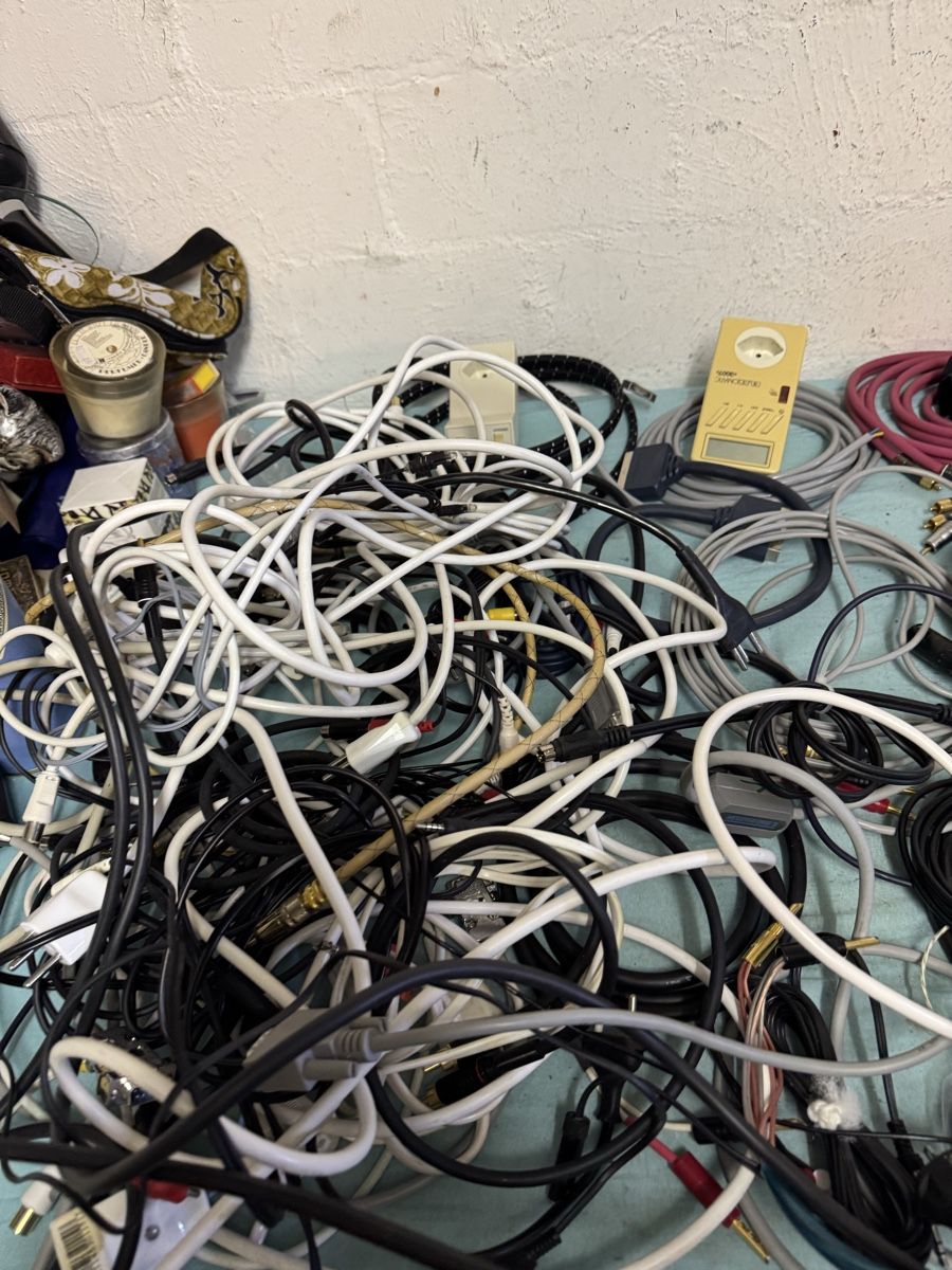 Cavi: Verschiedene Kabel Nr 4 – Usato da Effretikon venduto da Effi0111 2