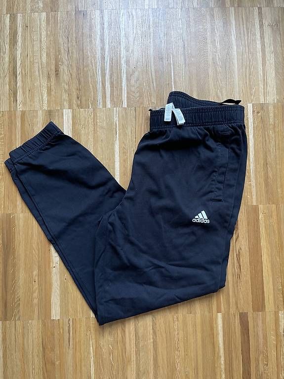 Pantaloni: Adidas Trainingshose Schwarz – Usato da Dübendorf venduto da LeonhardsRicardo