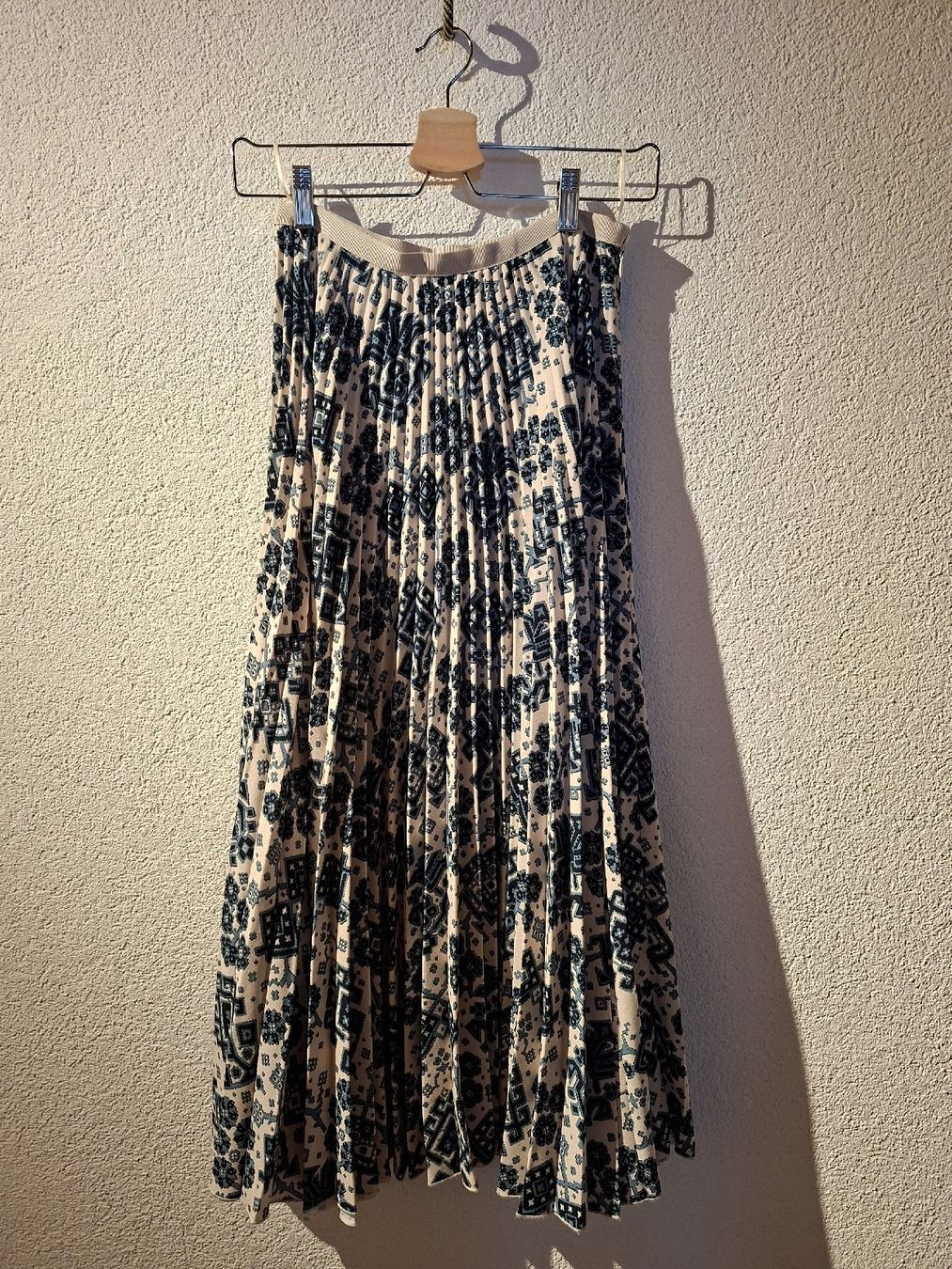 Vanessa Bruno Gonne: Jupe plissée Vanessa Bruno, taille 34 – Usato da Grindelwald venduto da mekke.mekke