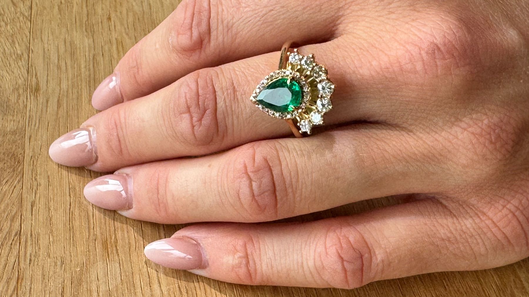Anelli: Extravagant 1.51ct Smaragd Ring GIA Zertifikat – Nuovo e nell'imballaggio originale da Untersiggenthal venduto da TimeandShine 7