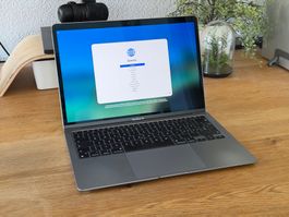 MacBook Air M1 – 13", 16 GB RAM, 256 GB SSD