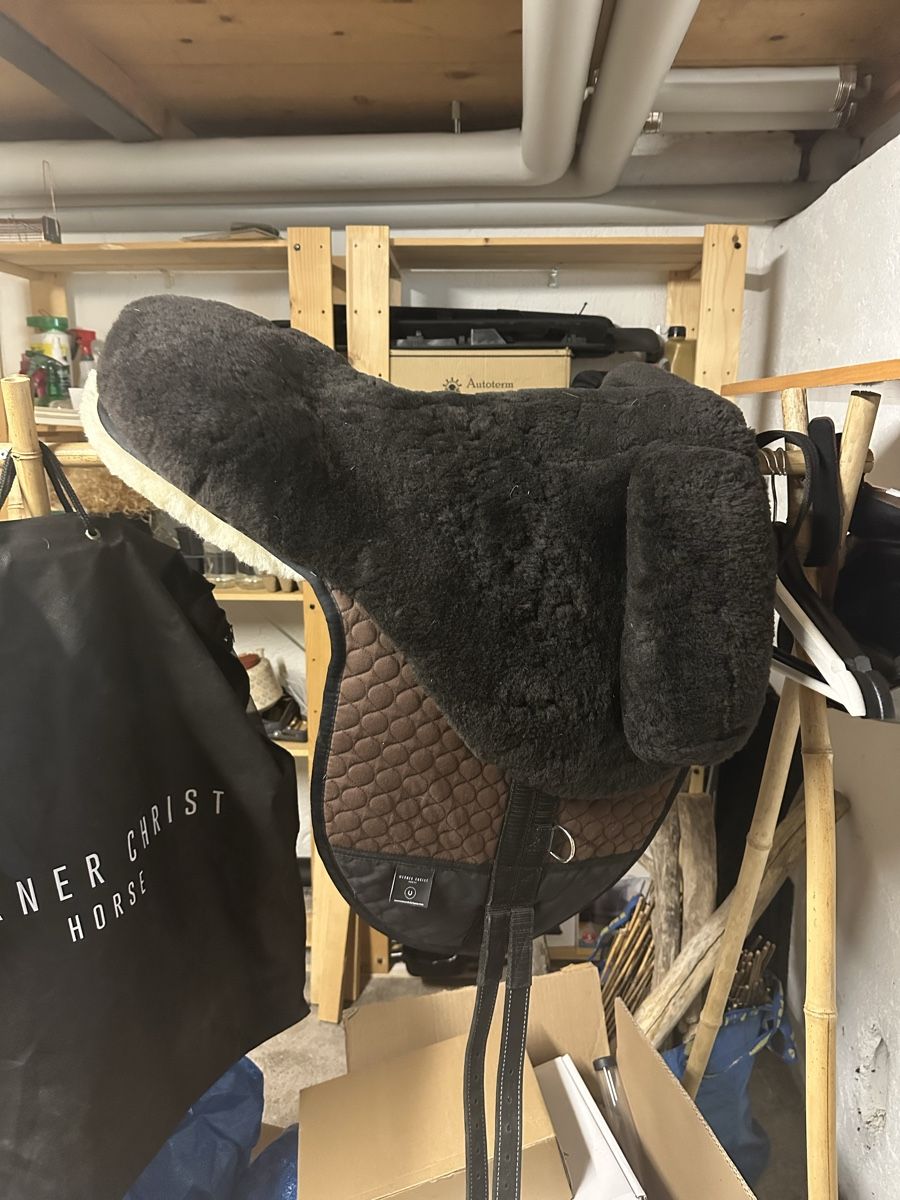 Selle & Accessori: Lammfellsattel – Nuovo (secondo la descrizione) da Nesslau venduto da chi_w9mw