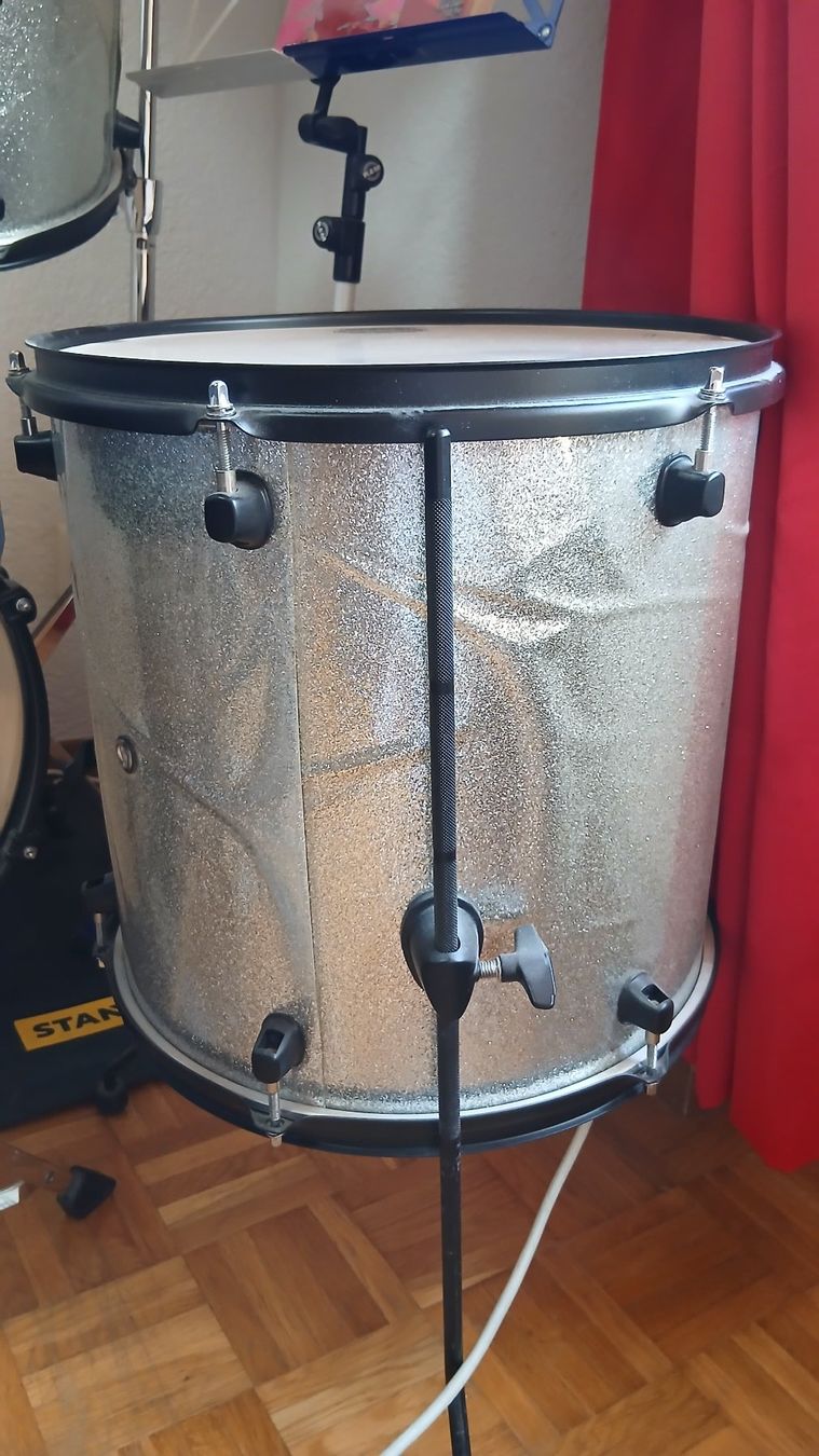 Strumenti musicali: Schlagzeug Komplett, mit Zubehör – Usato da Hochdorf venduto da SalatSalty 3
