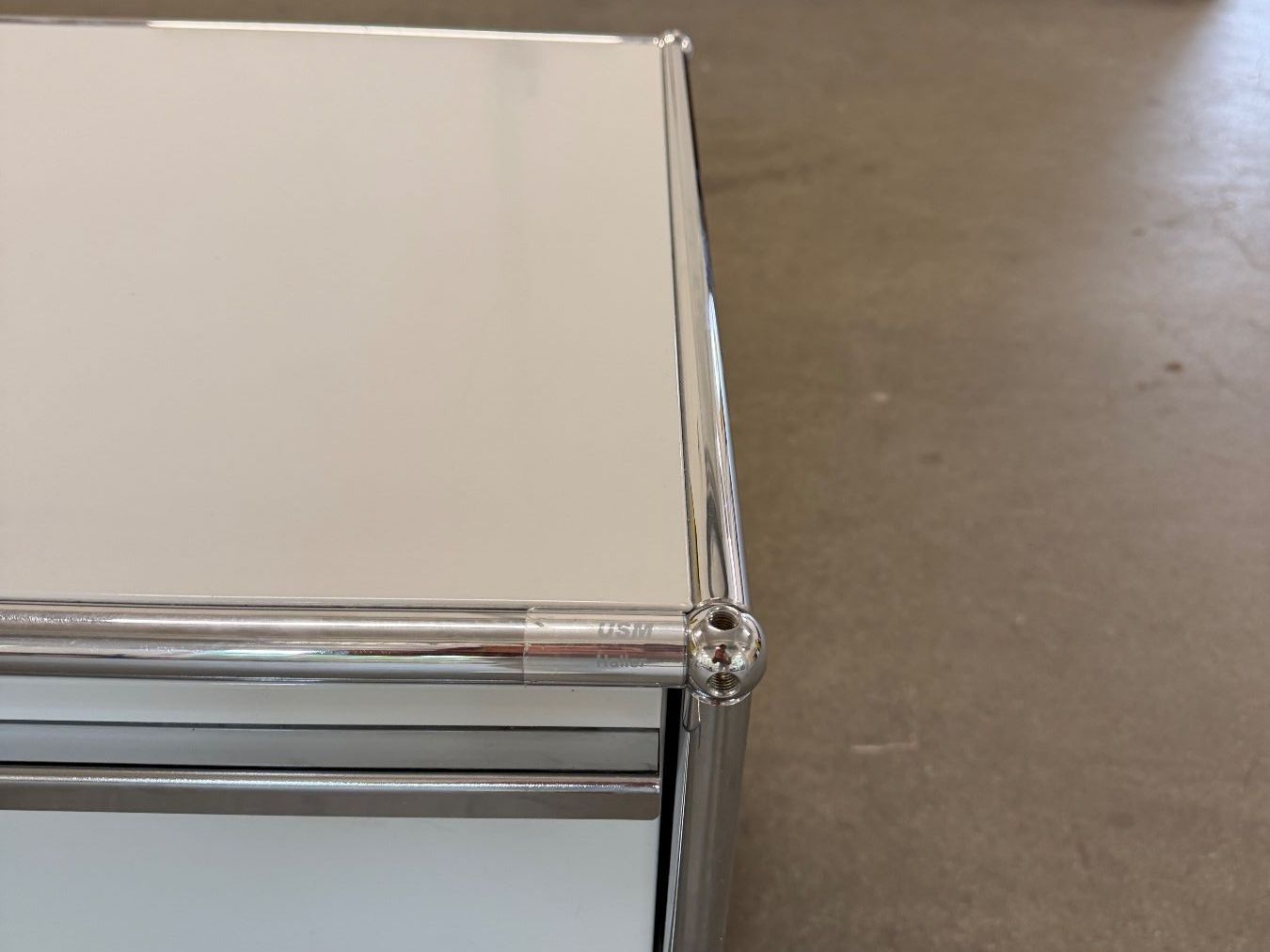 USM Eléments de bureau: USM Haller Rollcontainer mit 3 Schubladen – D'occasion à Dietlikon par ComdatAG 2