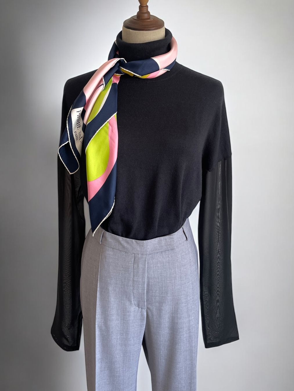 Pullover & Sweatshirts: SUIT Damen Rollkragenpullover mit transparenten Ärmeln M NEU – Neu (gemäss Beschreibung) aus Zürich von Recode.Fashion