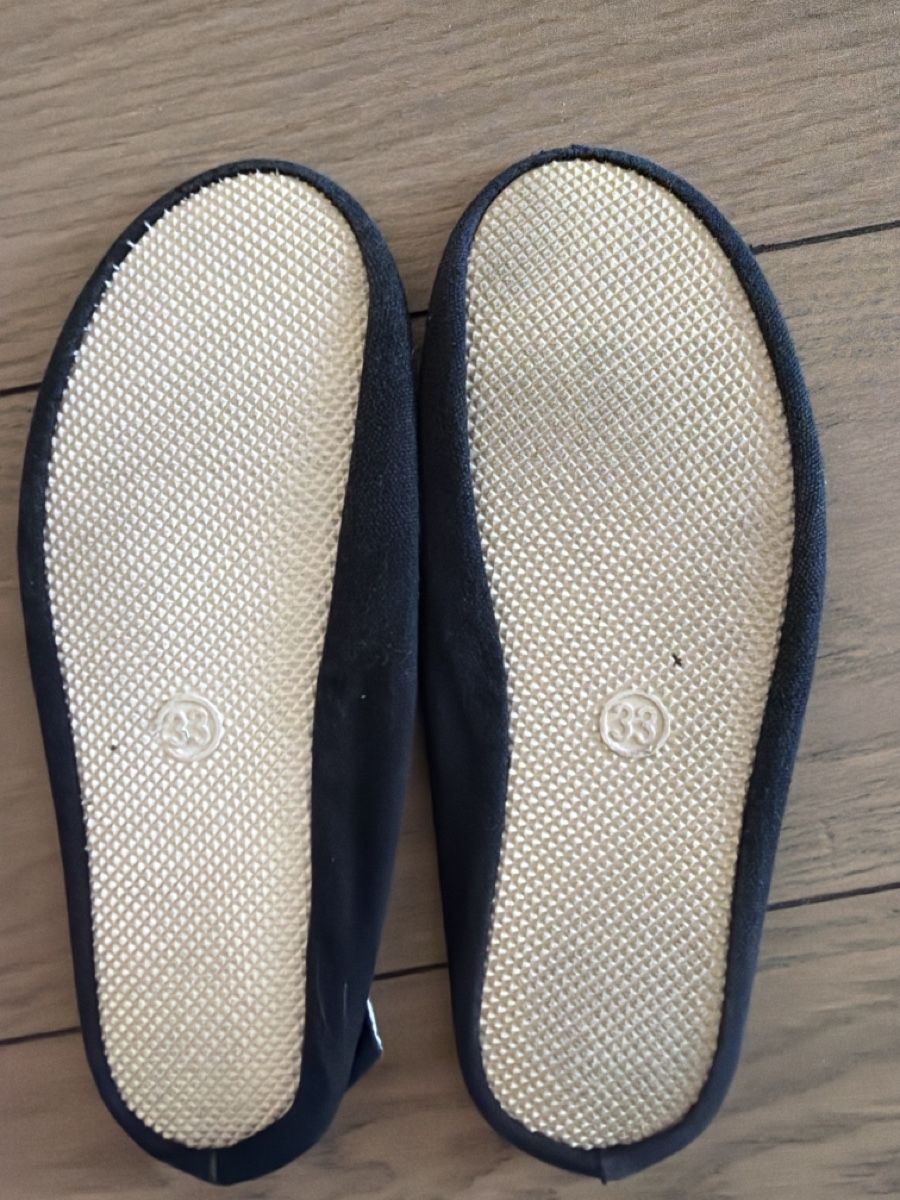 Scarpe da uomo: Chaussons noir taille 33 bon état – Usato da Lausanne venduto da mik_l5py 1