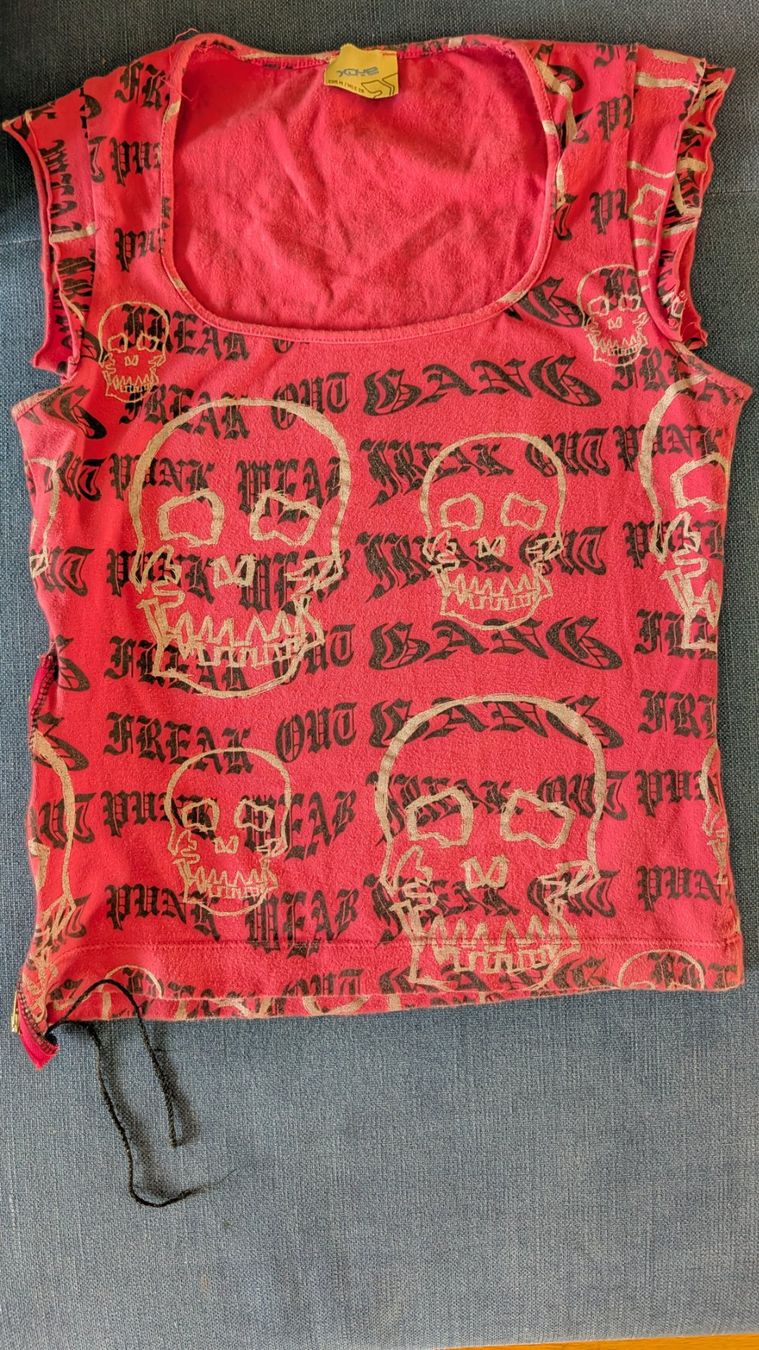 T-shirt: Cool punk tshirt – Usato da Zürich venduto da epopeyaodisea